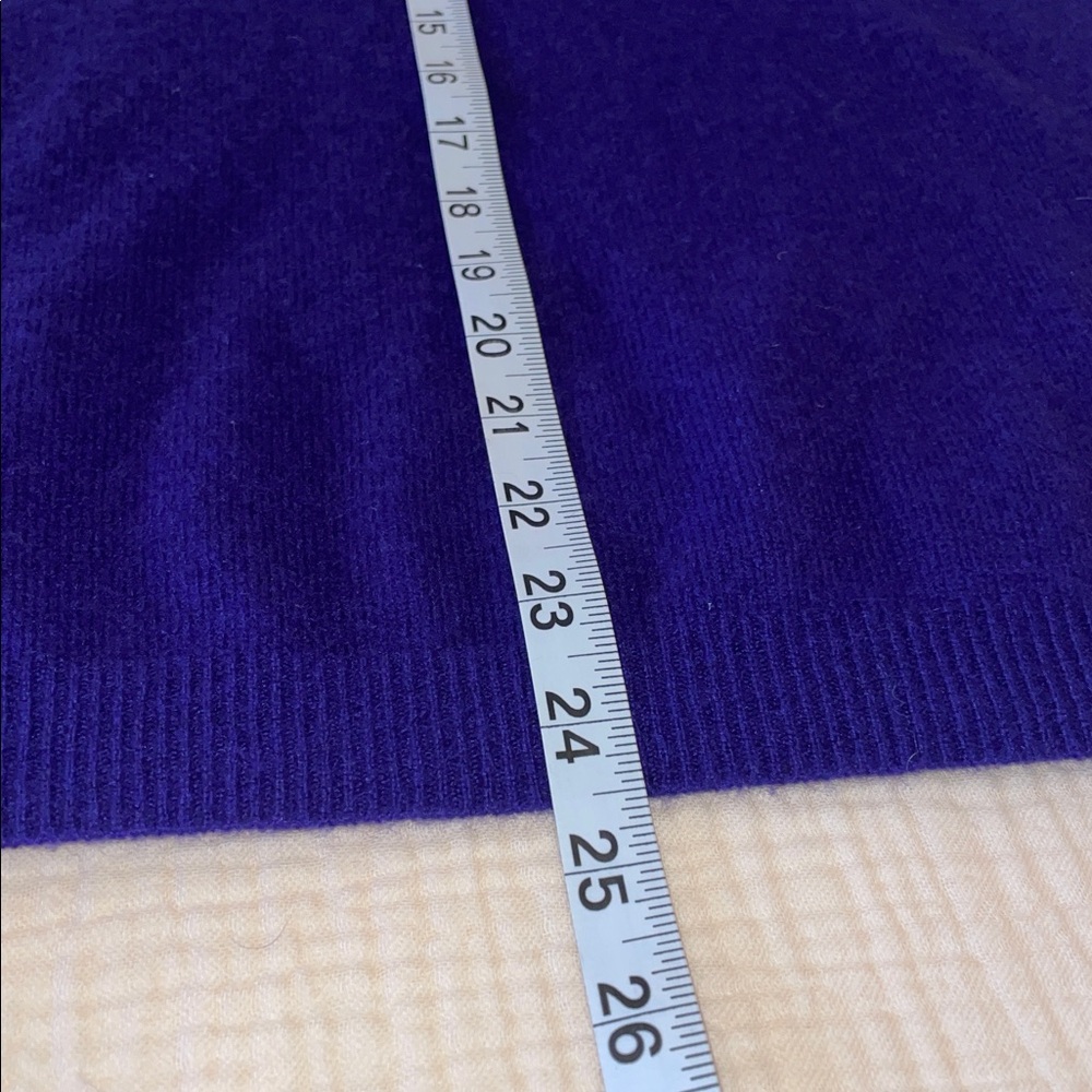 Royal Purple -Blue Cashmere V-neck Sweater sz Medium, FREE scarf w/purchase. - Picture 11 of 11